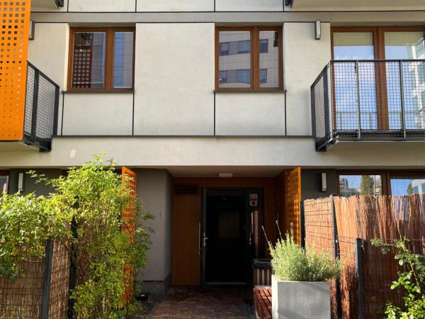 airport cybernetyki2 inn : photo 10 de la chambre chambre double avec salle de bains commune