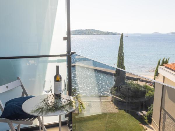 Villa Arausa : photo 2 de la chambre chambre double classique avec balcon - côté mer