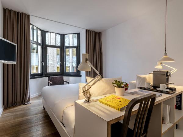 9Hotel Central : photo 1 de la chambre chambre lit king-size supérieure