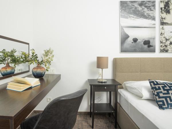 Villa Arausa : photo 2 de la chambre chambre double classique avec balcon et vue sur la mer