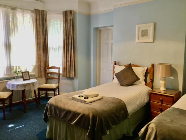 Pickwicks Guest House : photo 3 de la chambre chambre lits jumeaux supérieure