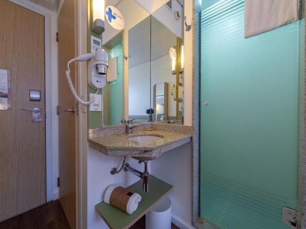 ibis budget Manaus : photo 6 de la chambre chambre double supérieure avec lit superposé