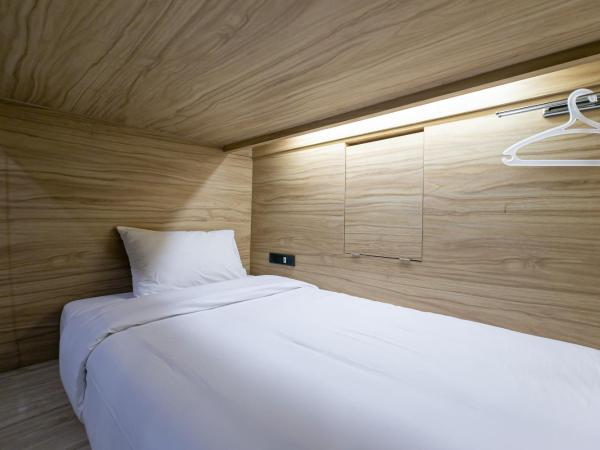 The Bedrooms Hostel Pattaya : photo 3 de la chambre lits superposés dans dortoir masculin 