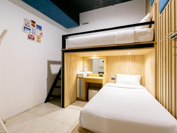 The Bedrooms Hostel Pattaya : photo 3 de la chambre chambre lits jumeaux avec lits superposés