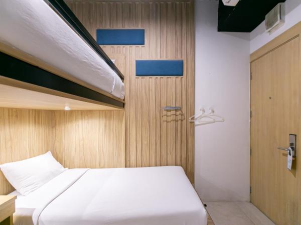 The Bedrooms Hostel Pattaya : photo 9 de la chambre chambre lits jumeaux avec lits superposés