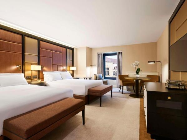 Hilton Budapest : photo 2 de la chambre chambre lit queen-size supérieure - vue sur rue