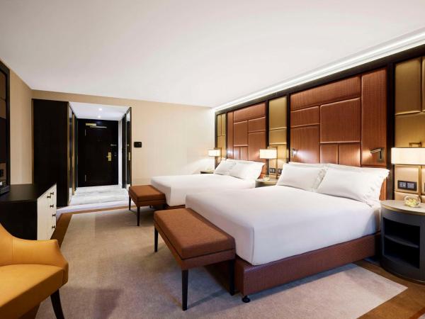 Hilton Budapest : photo 1 de la chambre chambre lit queen-size supérieure - vue sur rue