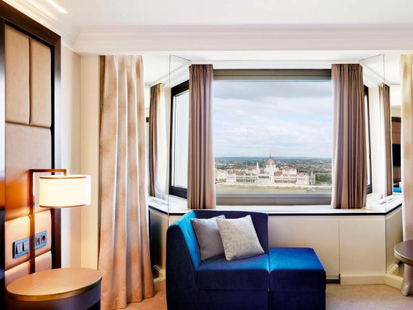 Hilton Budapest : photo 2 de la chambre chambre lits jumeaux exécutive - vue sur danube et accès au salon exécutif