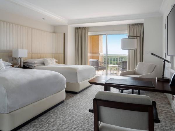 The Ritz-Carlton Orlando, Grande Lakes : photo 8 de la chambre 2 queen beds, lakefront view, pool view, guest room