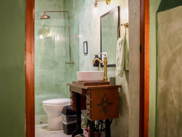 Kuka y Letras : photo 5 de la chambre chambre double avec salle de bains privative