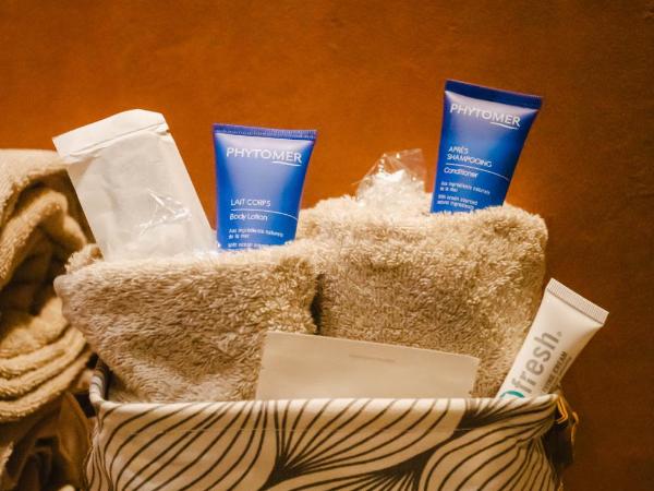 Le Castel Cabourg hôtel & SPA- Restaurant La Calypso : photo 2 de la chambre chambre simple avec douche