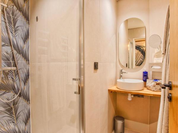 Le Castel Cabourg hôtel & SPA- Restaurant La Calypso : photo 4 de la chambre chambre simple avec douche