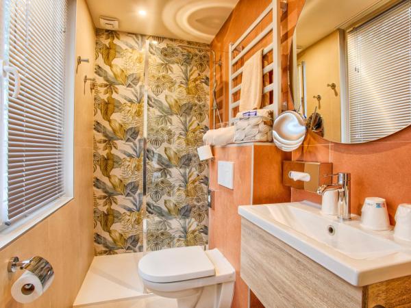 Le Castel Cabourg hôtel & SPA- Restaurant La Calypso : photo 3 de la chambre grande chambre double