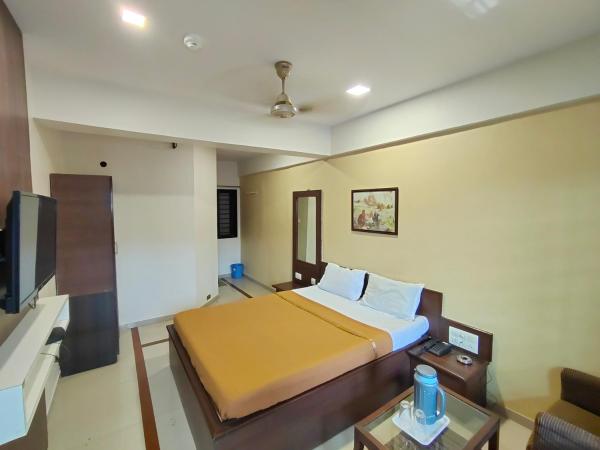 HOTEL PANETAR PALACE : photo 4 de la chambre chambre double standard avec ventilateur