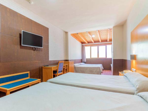 Checkin Camino de Granada : photo 4 de la chambre chambre quadruple (2 adultes + 2 enfants)