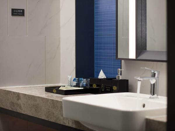 Hampton by Hilton Shenzhen Bao'an Airport : photo 4 de la chambre chambre lit queen-size deluxe