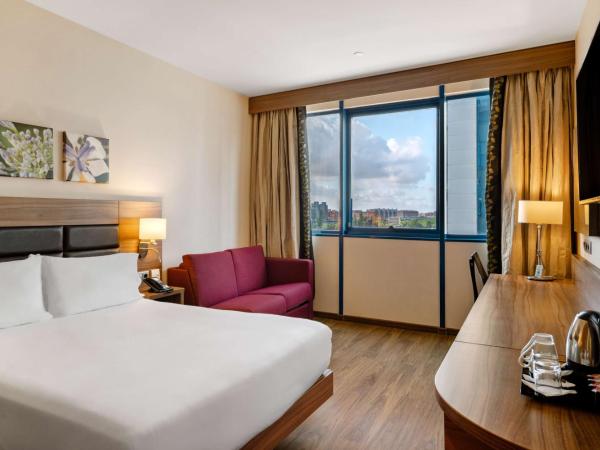Hilton Garden Inn Sevilla : photo 1 de la chambre chambre lit queen-size 