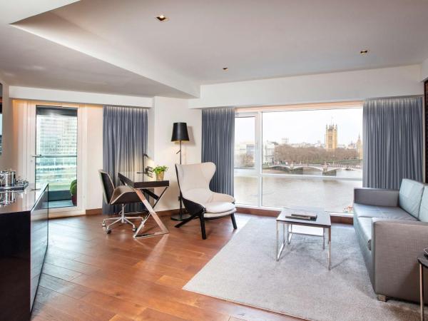 Park Plaza London Riverbank : photo 8 de la chambre suite 1 chambre avec kitchenette et balcon - vue sur fleuve