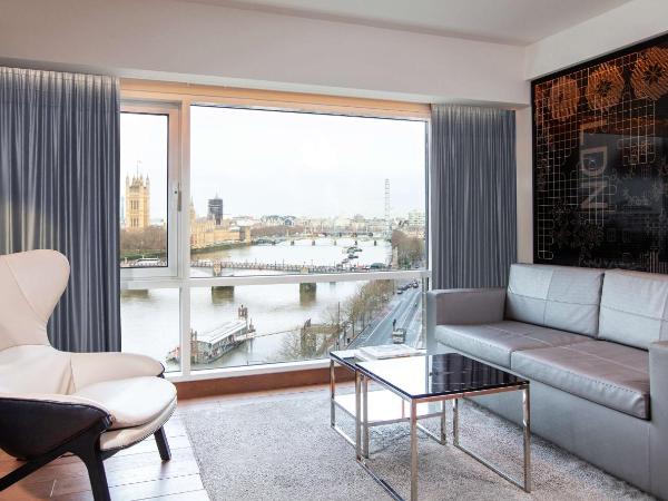 Park Plaza London Riverbank : photo 1 de la chambre suite 1 chambre avec kitchenette et balcon - vue sur fleuve