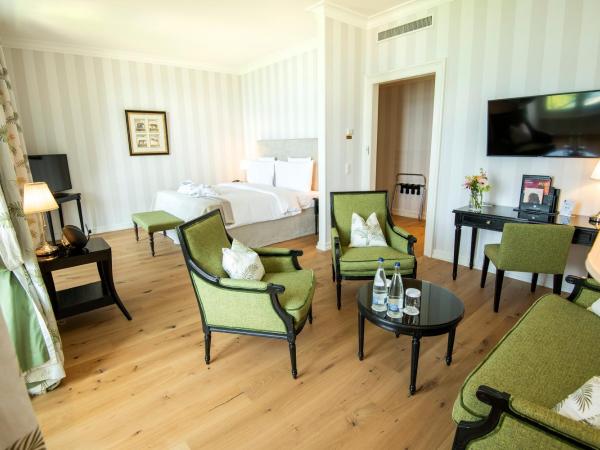 Hôtel Des Trois Couronnes & Spa - The Leading Hotels of the World : photo 1 de la chambre suite junior - vue sur lac