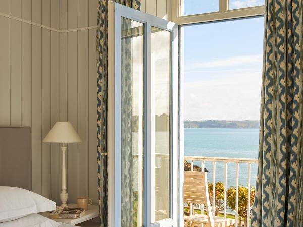 Le Grand Hotel des Bains & Spa - Bretagne : photo 2 de la chambre chambre double supérieure - vue sur mer