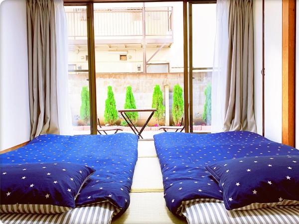 TOKYO/Shinjuku & Shibuya 10mins/5mins walk to subway stiaon/Kichijoji 15mins/Shimokitazawa 5mins/Louis House : photo 5 de la chambre chambre double avec toilettes communes