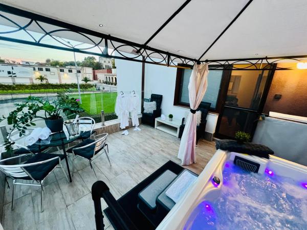 Boutique Hotel & Event Center : photo 4 de la chambre suite avec baignoire spa