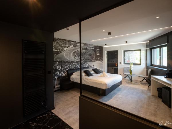 Les Thermes de Spa by La Cour de la Reine Hôtel, Suites & accès gratuit au centre thermal : photo 2 de la chambre suite supérieure avec baignoire spa et accès au bain thermal