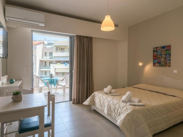 Aloe Apartments : photo 4 de la chambre studio - vue latérale sur mer