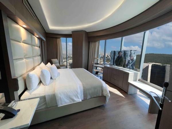 Safi Royal Luxury Metropolitan : photo 4 de la chambre suite avec baignoire spa