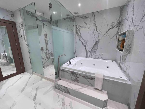Safi Royal Luxury Metropolitan : photo 2 de la chambre suite avec baignoire spa