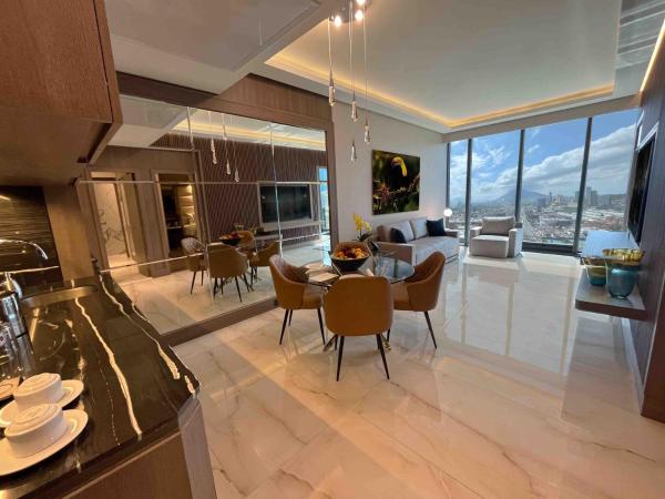 Safi Royal Luxury Metropolitan : photo 3 de la chambre suite lit king-size avec baignoire spa