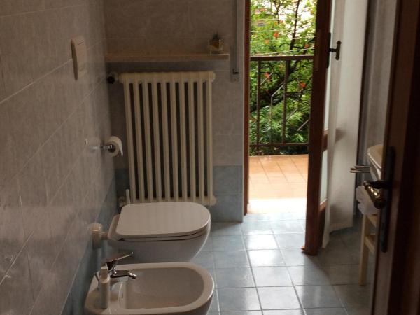 B&B Il Mondo Di Ross : photo 7 de la chambre grande chambre double avec salle de bains privative