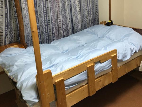 Guesthouse Angoso : photo 3 de la chambre chambre simple avec toilettes et douche communes