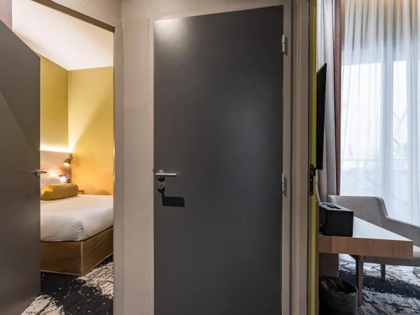 Hôtel B55 : photo 4 de la chambre chambre familiale avec salle de bains commune