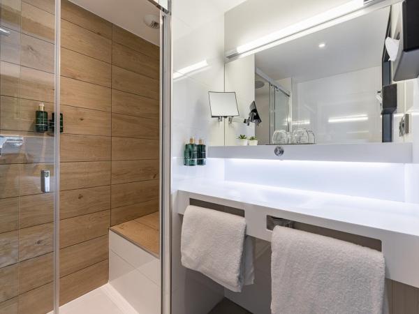 Hôtel B55 : photo 1 de la chambre chambre double ou lits jumeaux avec douche