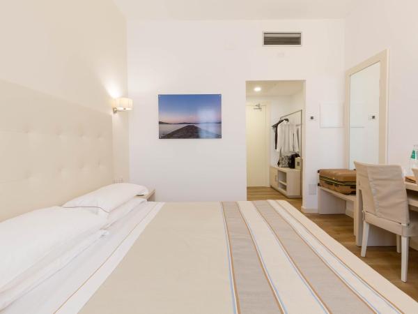 Hotel Catalunya : photo 4 de la chambre chambre double