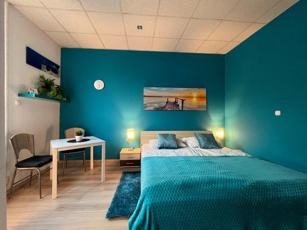 Keja Rooms - Pokoje Noclegi w Centrum Gdyni : photo 8 de la chambre chambre lit king-size