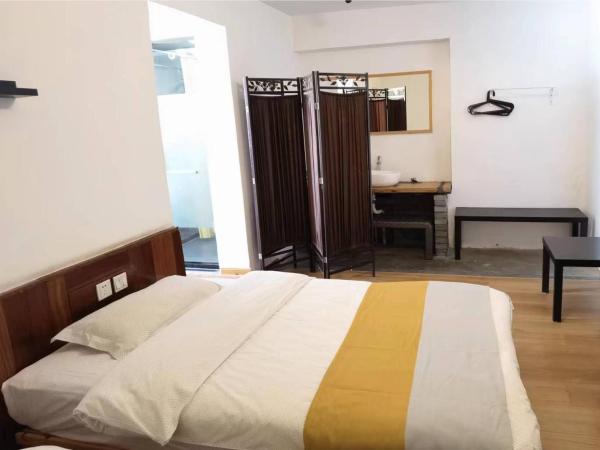 Xi'an Travelling with Hotel South Gate : photo 1 de la chambre chambre quadruple avec balcon 