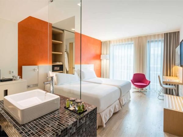 Barceló Hamburg : photo 3 de la chambre chambre double deluxe avec lit d'appoint