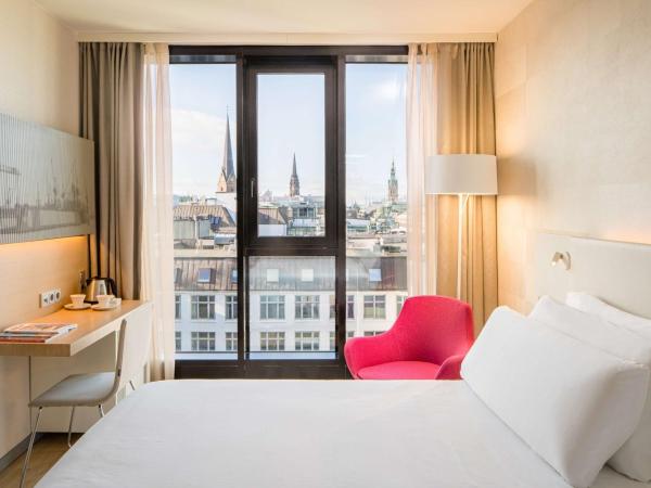 Barceló Hamburg : photo 1 de la chambre chambre de luxe - vue sur ville 