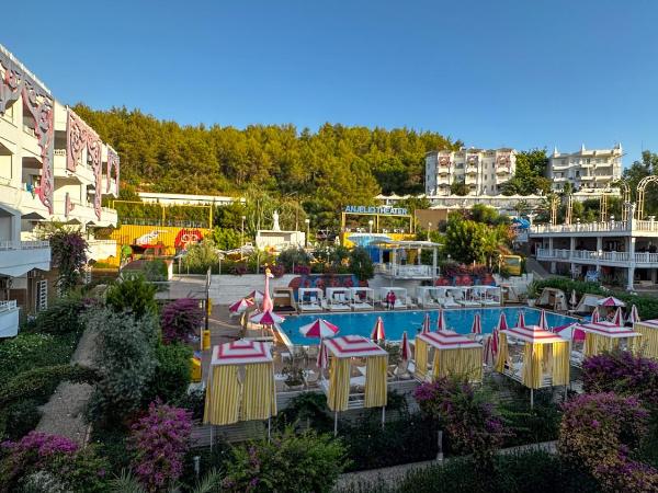 Club Hotel Anjeliq : photo 5 de la chambre chambre triple supérieure