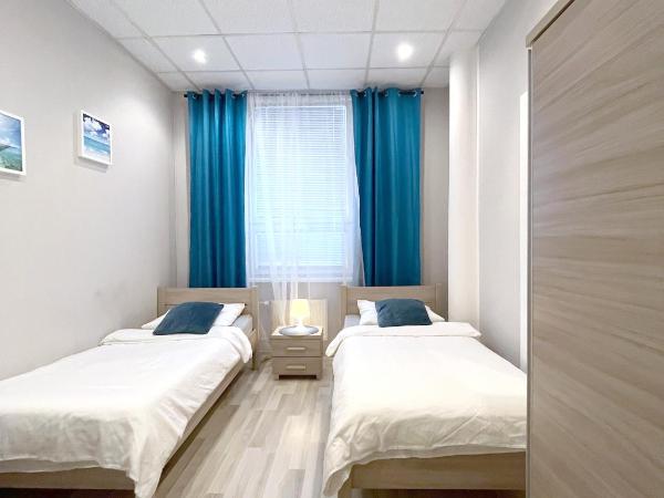 Keja Rooms - Pokoje Noclegi w Centrum Gdyni : photo 3 de la chambre chambre double avec 2 lits doubles