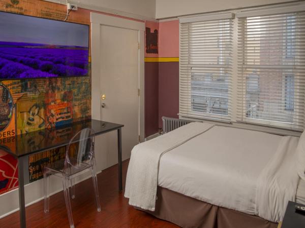 Hotel Des Arts : photo 2 de la chambre chambre double avec salle de bains commune