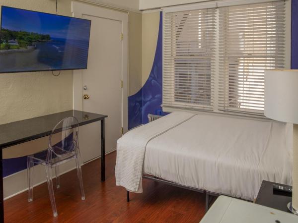 Hotel Des Arts : photo 10 de la chambre chambre double avec salle de bains commune