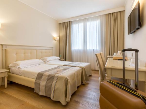 Hotel Catalunya : photo 7 de la chambre chambre double ou lits jumeaux