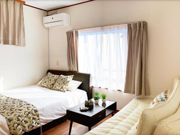 TOKYO/Shinjuku & Shibuya 10mins/5mins walk to subway stiaon/Kichijoji 15mins/Shimokitazawa 5mins/Louis House : photo 2 de la chambre chambre triple avec toilettes communes