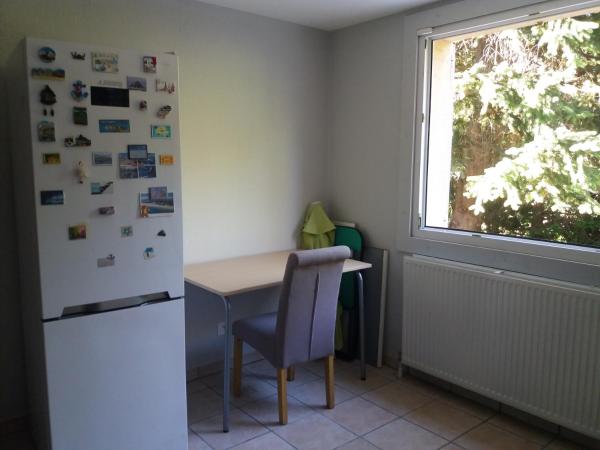 chambre dans maison avec piscine et cuisine : photo 9 de la chambre chambre double avec salle de bains privative