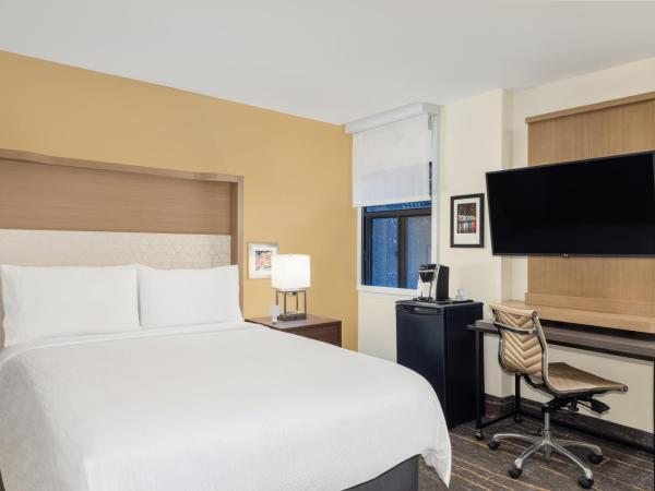 Holiday Inn Toronto Downtown Centre, an IHG Hotel : photo 2 de la chambre chambre standard