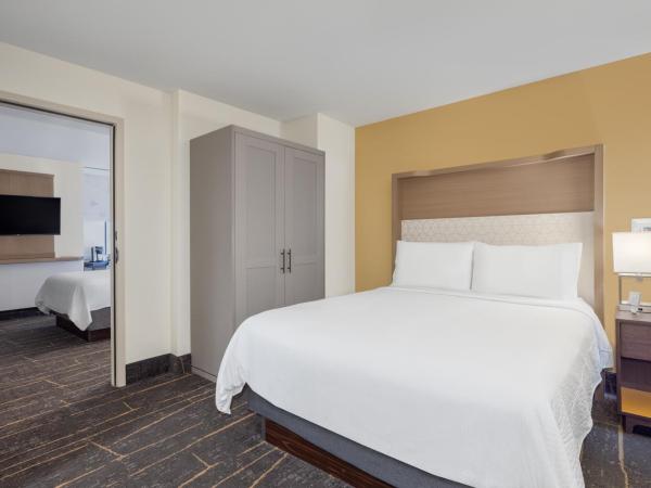 Holiday Inn Toronto Downtown Centre, an IHG Hotel : photo 2 de la chambre suite lit king-size - vue sur ville